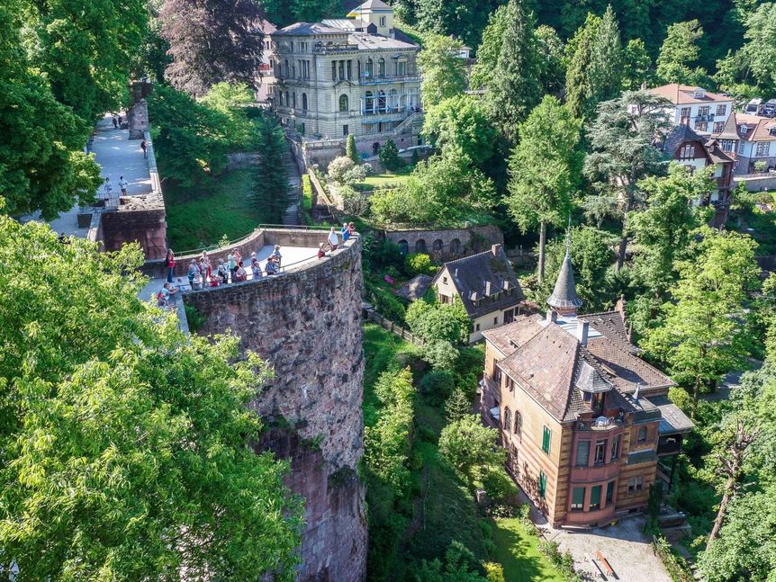 Foto: Staatliche Schlösser und Gärten Baden-Württemberg, Ralf Kuhlen Schloss Heidelberg, Luftaufnahme Verbindungshäuser